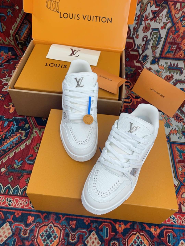 ルイヴィトン靴背面デザイン